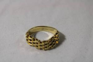 lot 71 image: Jewelry 14K yellow gold with braided mesh top. Marked 14K IG(Imperial Gold). Size 7.5