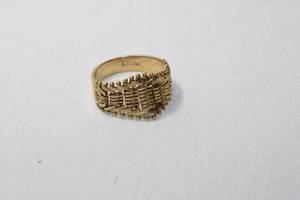 lot 77 image: Jewelry 14K yellow gold ring with basket weave top. Marked 14K IG(Imperial Gold). Size 6