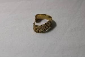 lot 78 image: Jewelry 14K yellow gold ring with mesh top. Marked 14K IG (Imperial Gold). Size 7 (needs attention)