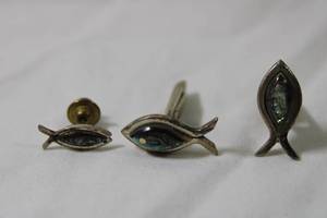 lot 98 image: Jewelry Sterling Silver and Paua Shell Taxco cufflinks and tie tack set in fish form. Marked Taxco Mexico Sterling POD