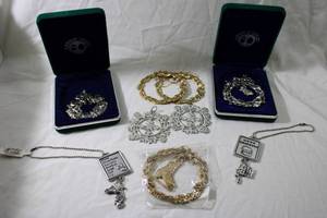 lot 160 image: Pewter selection. Includes (2) Arthur Court boxed ornaments, (5) additional Jell pewter ornaments and (2) pewter purse charms