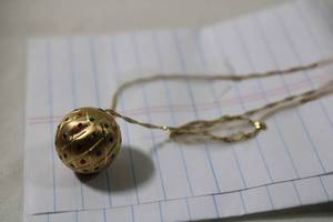 lot 164 image: Jewelry 14K yellow gold twisted tinsel necklace with crystal adorned ball pendant. Necklace marked 585. 32L. Clasp needs attention.