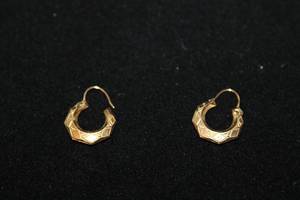 lot 309 image: 14K yellow gold etched hoop earrings. Marked 14K. 12L