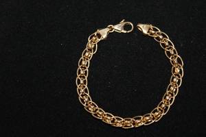 lot 319 image: 14K yellow gold fancy cable chain bracelet. Marked 14K Italy R & M. 7.25L