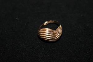 lot 331 image: 14K yellow gold wave ring. Marked 14K EG. (Eterna Gold). Size 6.5