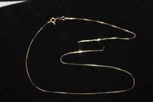 lot 339 image: 14K yellow gold box link necklace. Marked 14K Italy. 16L (Needs attention)