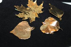 lot 352 image: (4) 24K gold dipped leaves. Oak leaf has split.