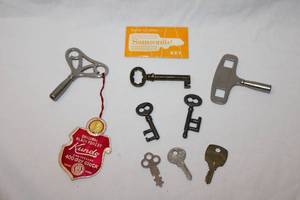 lot 360 image: Assorted keys including a Black Forest Kundo 400 day key w original tag