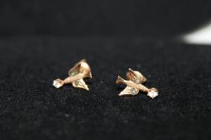 lot 388 image: 10K yellow gold vintage screw back earrings in bird form. Marked 10K.