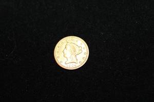 lot 393 image: 1904 $2.50 Liberty Head Half Eagle Reverse US Gold Coin, pre-1933, Philadelphia. 90% percent gold. More gold coins available in lots 3, 154, 303, 347.