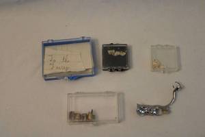 lot 396 image: (4) dental GOLD fillings, a dental SILVER bridge and tooth pieces