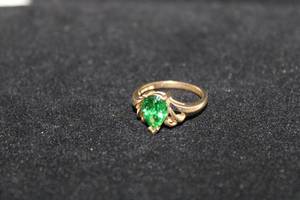 lot 366 image: 14K yellow gold green CZ pear shape ring. Marked 14K DO CZ (QVC Diamonique). Size 7.5