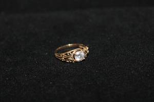 lot 370 image: 14K yellow gold Plumb Quartz ring. Marked 14K DQ (QVC Designer Quality). Quartz tested. Size 7.5