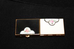 lot 410 image: Vintage black & white enamel guilloche double sided pillbox. Great quality - both sides work great.