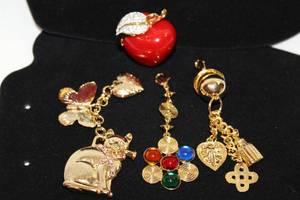 lot 413 image: (4) detachable necklace pendants. Large cat pendant is marked Kirks Folly. The others are likely the same.