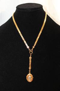 lot 429 image: Stamped 18L vintage style necklace with attached locket. Locket appears to have Black Hills Gold tri colored leaves and pearl but is unmarked. Please verify at preview. Overall length 12L