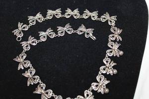 lot 472 image: Sterling Silver vintage Silesian wirework necklace in butterfly link form. Marked sterling. 16L