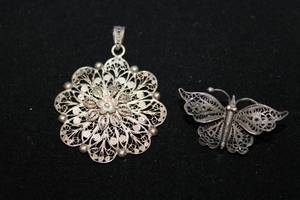 lot 473 image: Sterling Silver vintage Silesian wirework large round pendant. No marks found. 2L. Also includes a Silesian wire butterfly pin. 1.25W