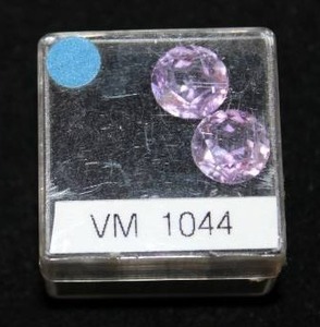 lot 485 image: Amethyst Star Cut matched pair (rounds, for earrings) 4.70 cttw Tested