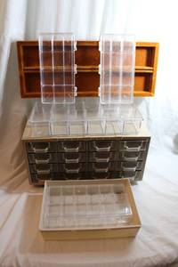 lot 498 image: Acrylic organizers and lidded sorting boxes for earrings, beads, craft supplies