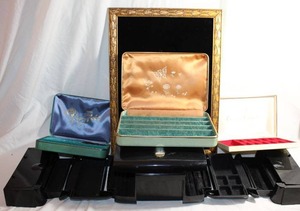 lot 499 image: Black jewelry keeper with double roll out sides to keep jewelry secure and other jewelry keepers