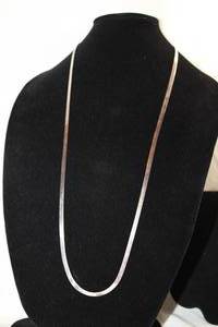 lot 454 image: Sterling Silver Serpentine necklace. Marked 925 Made In Italy Milor. Very long for Serpentine. 34L. matches Lot 281