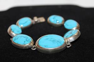 lot 456 image: Sterling Silver and bezel set Turquoise bracelet. Marked 925 C1-L Mexico (Probably Taxco).Box clasp. 7L