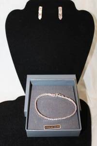 lot 460 image: Sterling Silver flexible basketweave Italian bracelet and poststud earring demi parure set. Marked 925 Italy Milor. Has box clasp w safety catch. 7L Earrings approx. 1L