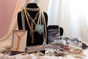 lot 441 image: Fashion necklace selection. Various styles and materials. Japan, Germany, plus. Generous quantity