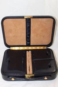 lot 391 image: Quality leather jewelry travel case with segmented compartments. Made in Spain for Department store Bonwit Teller. Has key. 9W x 7H x 2.5D