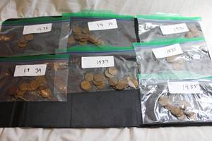 lot 216 image: Coins (72) Wheat Pennies - 1930s