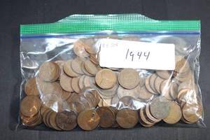 lot 220 image: Coins (124) Wheat Pennies - 1944