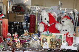 lot 272 image: Home Dcor Christmas Decorations and Ornaments