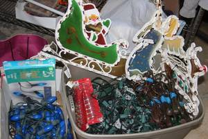 lot 274 image: Christmas Lights and Light-up decorations