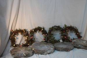 lot 277 image: (8) Grapevine Wreaths with Rosebuds in varying colors