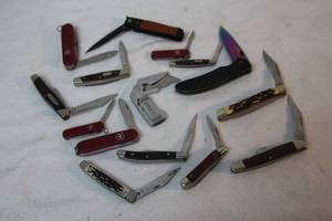 lot 286 image: Pocket Knives Bear mgo, wood handle knife, Purple S-tec knife, and Tac-force knife, see pictures