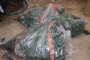 lot 293 image: 3-piece artificial pre-lit Christmas tree