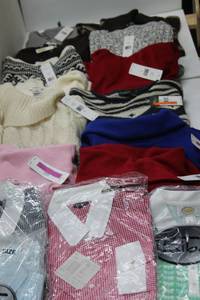 lot 537 image: Womens Clothes, see pictures
