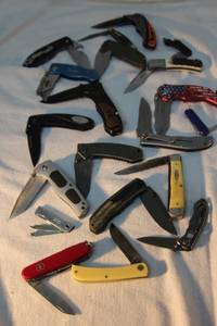 lot 541 image: Pocket Knives Kershaw, Case, Old Timer, Smith and Wesson and more