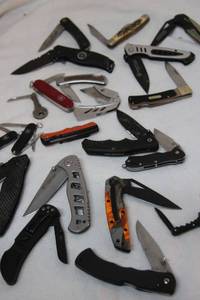 lot 542 image: Pocket Knives Case, Swiss Army, Kershaw, Old Timer (USA), Uncle Henry,  and more