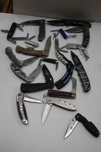 lot 547 image: Pocket Knives most 4 Buck, Case, Gerber, Swiss Army, Old Timer (4in blade), Kershaw and more