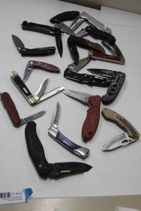 lot 545 image: Pocket Knives Buck, Old Timer, Sarge, Swiss Army, Kobalt and more
