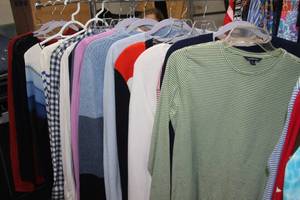 lot 549 image: Womens Clothes, see pictures
