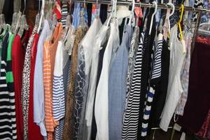 lot 551 image: Womens Clothes, see pictures