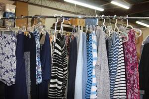 lot 552 image: Womens Clothes, see pictures