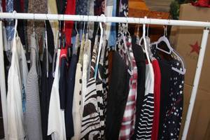 lot 554 image: Womens Clothes, see pictures