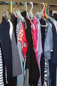lot 556 image: Womens Clothes, see pictures