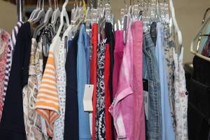 lot 558 image: Womens Clothes, see pictures