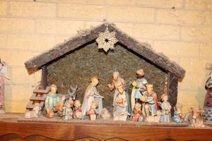 lot 101 image: Hummel Nativity Set