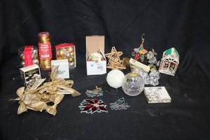 lot 560 image: Home Decor Christmas Decorations - included Gorham lead crystal cat ornament, gold ribbon and tinsel decorations